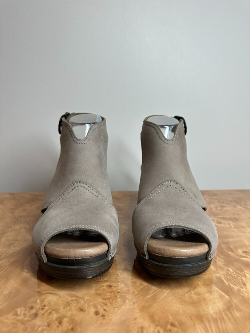 Dansko Vanda Taupe Leather Milled Wedge Slingback Peep Toe Shoes Size 40 - Picture 3 of 10